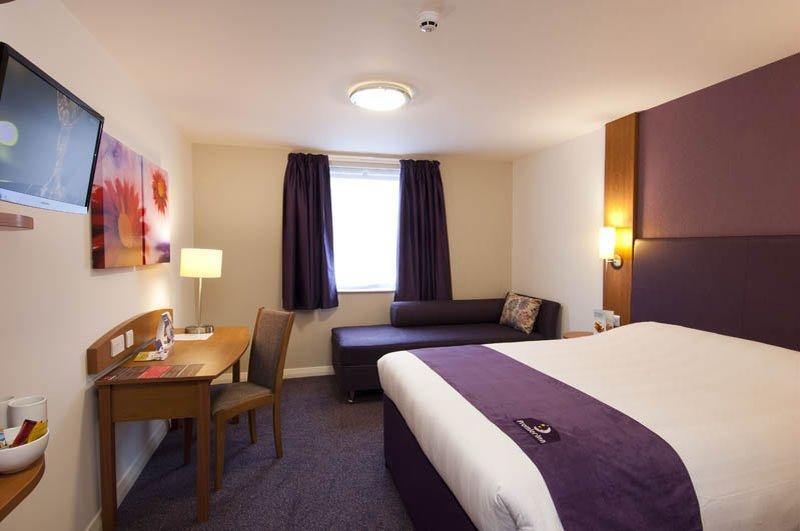 Premier Inn Halifax Town Centre Exterior photo